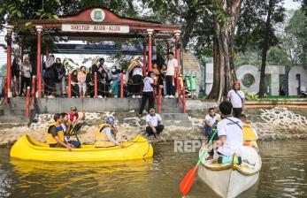 In Picture: Menikmati Destinasi Wisata Perahu Gratis di Kali Cisadane