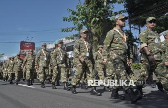 In Picture: Kenakan Seragam Komcad, Wakil Kepala Daerah Siap Ikuti Retret di Akmil Magelang