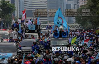 Buruh Gelar Aksi di Jalan Sudirman Jakarta, Suarakan Kepastian Kerja dan Upah Layak