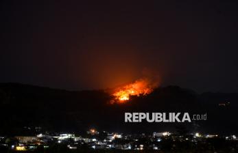 Hutan Gunung Jati Terbakar, Api Berkobar hingga Malam Hari