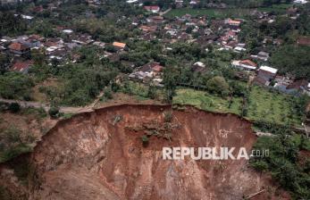 Tanah Longsor Ancam Permukiman Warga di Semarang