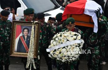In Picture: Prosesi Pemakaman Mooryati Soedibyo di Bogor