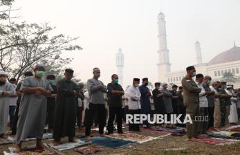 Mengharap Hujan di Tengah Karhutla, Umat Islam Pontianak Gelar Sholat Istisqa