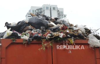 Viral Sampah Tutupi Bendung Karet Jamblang, Ini yang Dilakukan Pj Bupati Cirebon