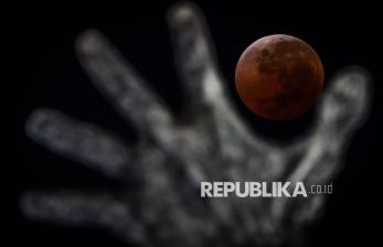 Fenomena Gerhana Bulan Total di Langit Indonesia