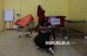 Suasana Duka Selimuti Prosesi Pemulangan Jenazah Korban Kerusuhan di Kwitang 