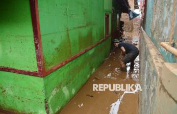 Banjir Bandang Landa Karawang Selatan, Sebabkan Akses Jalan Terputus