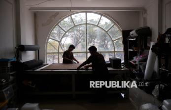 Menilik Proses Pembuatan Tas Lokal di Tangerang