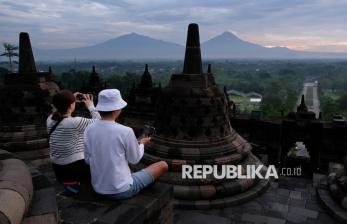 Menikmati Keindahan Matahari Terbit dari Candi Borobudur
