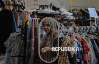 Berburu Fesyen <em>Preloved</em> di <em>Garage Sale</em> Pos Bloc 