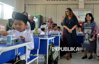Momen Ibu Negara Brasil Lihat Langsung Pelaksanaan Program MBG di Jakarta