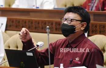 Menpan RB Tjahjo Kumolo berencana memperpendek masa libur bagi ASN saat Idul Fitri, meniru kebijakan Imlek, untuk menekan mobiltas masyarakat saat pandemi.