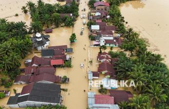 Jalan Lintas Nasional Medan-Banda Aceh Terputus Akibat Banjir 