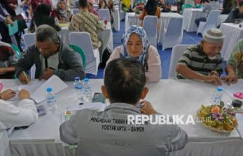 Warga Terima Pembayaran Ganti Rugi Pembangunan Jalan Tol Yogyakarta-Bawen