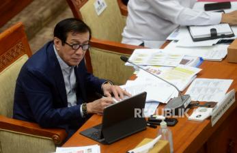 Menteri Hukum dan HAM Yasonna H Laoly mengikuti rapat kerja dengan DPR di Kompleks Parlemen, Senayan, Jakarta, Rabu (29/3/2023). (Ilustrasi)