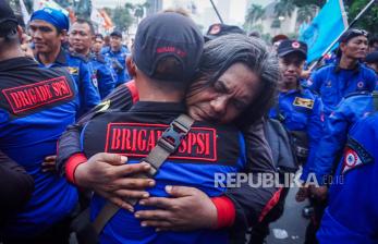 In Picture: Buruh Sambut Gembira Putusan MK Terkait Uji Materi UU Ciptaker