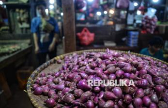 In Picture: Bawang Merah dan Tomat Picu Inflasi November 2024