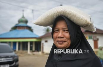Senyum Penyintas Bencana di Batang Toru Terima Bantuan Paket Sembako Ramadhan