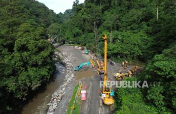 In Picture: Perbaikan Ruas Jalan di Lembah Anai Dikebut, Ditargetkan Selesai Juli 2024