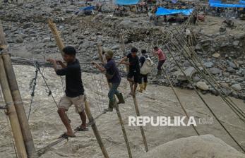 Di Atas Seutas Tali Baja, Warga Aceh Tengah Menjaga Asa