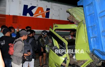 KA Dhoho Tabrak Truk Mogok di Perlintasan Sebidang Blitar, Tidak Ada Korban Jiwa