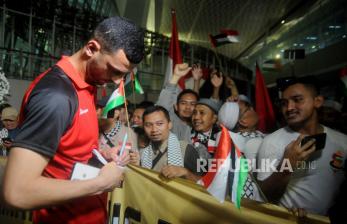 Tiba di Indonesia, Timnas Palestina Disambut Antusias oleh Puluhan Pendukungnya