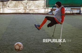 Kehilangan Kaki Akibat Perang, Perempuan Palestina Bangkit Lewat Sepak Bola