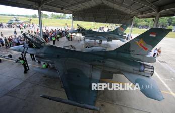 In Picture: Antusiasme Pelajar Lihat Alutsista TNI AU di Pangkalan Udara Sultan Iskandar Muda