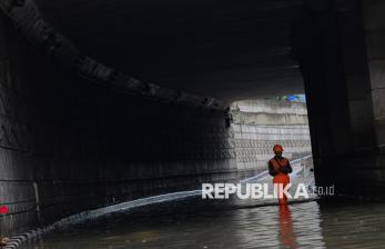 Banjir Genangi Underpass Mampang, Akses Jalan Ditutup Sementara