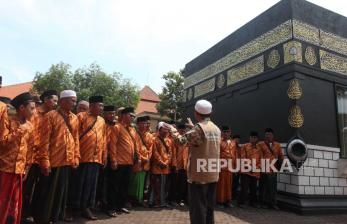 In Picture: Calon Jamaah Haji ikuti Tahapan Manasik di Surabaya