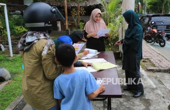 In Picture: Razia Busana Muslim di Aceh Barat