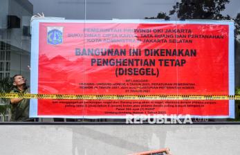 Langgar Aturan Tata Ruang, Lapangan Padel di Jaksel Disegel Petugas