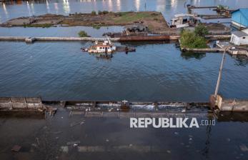 Tanggul Jebol, Pelabuhan Tanjung Emas Semarang Tergenang Banjir Rob