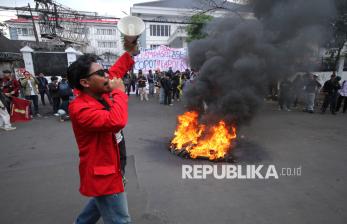 Mahasiswa Geruduk DPRD Jabar, Tuntut Reformasi Polri dan Pengesahan  UU Perampasan Aset