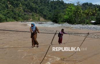 Bertaruh Nyali di Jembatan Tali Baja, Perjuangan Siswa dan Guru Aceh Barat Menuju Sekolah
