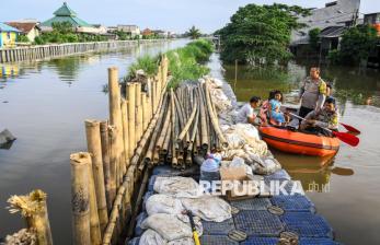 In Picture: Turap Kali Jebol, Perumahan Garden City Residence Tangerang Terendam Banjir