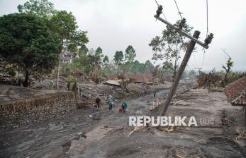 Terdampak Erupsi Semeru, Jaringan Listrik 571 Rumah di Lumajang Masih Terputus