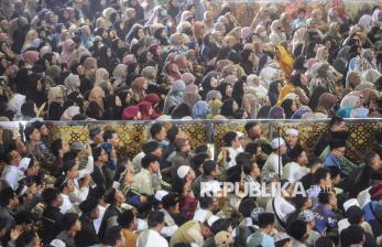 In Picture: Ribuan Jamaah Hadiri Peringatan Isra Miraj di Masjid Istiqlal