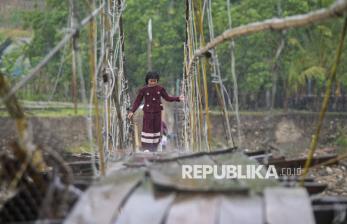Empat Bulan Pascabencana, Warga Aceh Masih Gunakan Jembatan Darurat