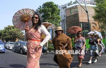Dari Canting hingga Peragaan Busana, Ragam Cara Rayakan Hari Batik Nasional