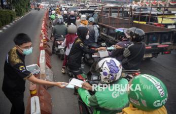 Antisipasi Dampak Kabut Asap, Pemkot Palembang Bagikan 16.500 Masker Gratis untuk Warga