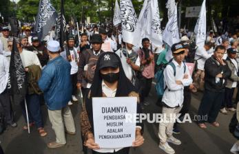 In Picture: Seruan Bela Palestina Menggema di Gedung Sate Bandung