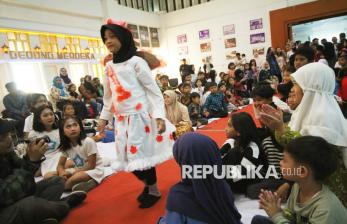Lenggak-lenggok Anak Jalanan di Atas Panggung Peragaan Busana