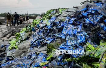 In Picture: Tak Miliki Izin Operasional, Gudang Limbah B3 di Tangerang Disegel