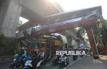 Begini Penampakan JPO di Jalan Tendean yang Rusak Parah Ditabrak Truk Pengangkut Alat Berat