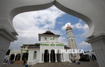 In Picture: Jelang Ramadhan, Masjid Bersejarah di Banda Aceh Bersolek