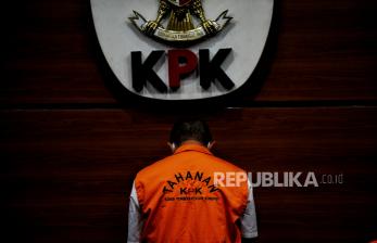 In Picture: KPK Tahan Mantan Dirjen Holtikultura Kementrian Pertanian