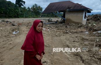 Desa yang Hilang Tersapu Banjir dan Kayu Gelondongan di Tapsel