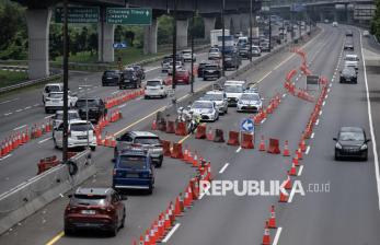 Tol Japek Padat pada Arus Balik Libur Panjang, <em>Contraflow</em> Diterapkan