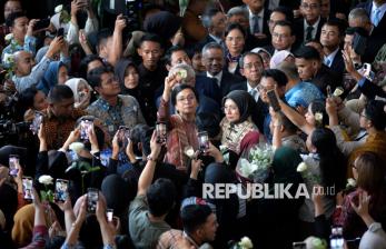 Mawar Putih dan Lantunan Lagu Bahasa Kalbu Iringi Perpisahan Sri Mulyani